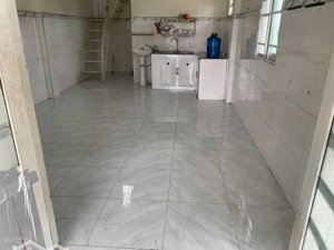 cho thuê nhà 1 trệt 1 lầu cạnh vòng xoay metro tp mới bình dương