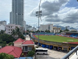 căn hộ tầng 5, căn góc, ban công nhìn thẳng ra svđ tỉnh khánh hoà. đã cải tạo toàn bộ nhà. 2pn2vs,