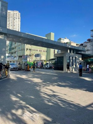 bán nhà mặt phố thành thái 40m 4 tầng đẹp kinh doanh siêu sầm uất. giá chỉ 21 tỷ