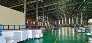 diện tích xưởng 5.500 m² , chiều cao trần 10 mét lắp đặt cầu trục