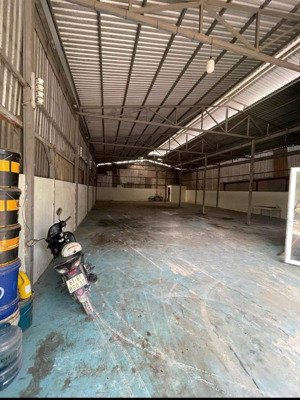 kho 320m2 giá chỉ 20tr. cọc 1 tháng. đường tải 7 tấn.