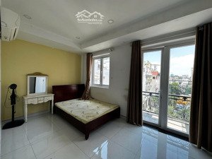 cho thuê căn hộ ngay nguyễn trãi q1 gần takashimaya- bến thành - phố đi bộ ( có bancol lớn )