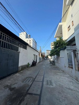 bán nhà cấp 3 mặt tiền ngang 15 m tại dương hiến quyền, phường vĩnh hoà, giá 75 tr/m2 giá tốt