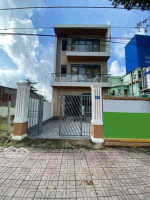 cần cho thuê nhà mặt tiền, thích hợp cho kinh doanh hoặc để ở