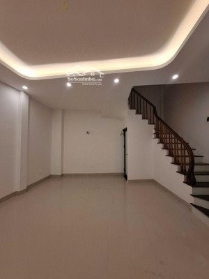 bán nhà phố gia quất 40m2 chỉ 6,5 tỷ lô góc,20m ra ô tô tránh