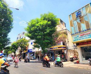 bán nhà góc 2 mặt tiền nguyễn gia trí ( d2 ), bình thạnh. 8,5m * 21m. giá 30 tỷ.