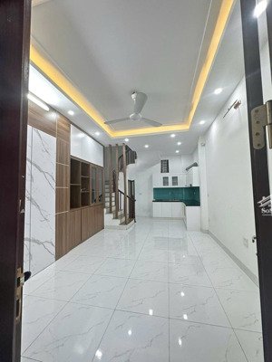 bán nhà hoàng hoa thám, 10m ô tô, sát phố, 39m2, 8.9 tỷ