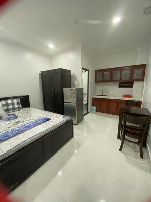 siêu phẩm quận 4 mặt tiền xóm chiếu có thang máy, full nội thất