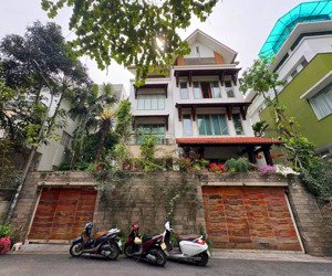 biệt thự vườn đào - tây hồ - khu vực vip và đẳng cấp - 231m2x5 tầng. giá: 129 tỷ. lh: 