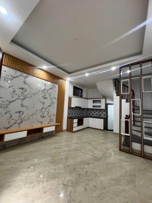 hiếm nhà đẹp full đồ, ở ngay đón tết phố cầu giấy, ngõ rộng gần ô tô, 33m2 5 tầng giá 7.6 tỷ