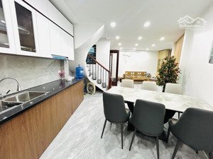 9 tỷ hồ_tùng_mậu nhà đẹp đón tết 50m x5t vài bước ra phố.