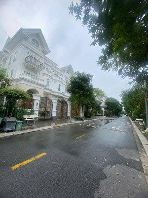 biệt thự 2 mặt tiền đẳng cấp nhất cityland, dt 13.6x20m, nhà có thang máy full nt