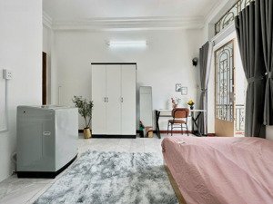 căn hộ ban công, máy giặt riêng, ngay ngã tư hàng xanh, gần học viện cán bộ, bình thạnh