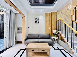 nhà đẹp 2 lầu 36m2 3 ngủ nội thất mới xe hơi tới sát nhà ngay cv làng hoa nhỉnh 4 tỷ