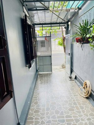 bán nhà căn góc hai mặt tiền kèm nhà 2 tầng đường nguyễn thị định rộng 16m- nha trang