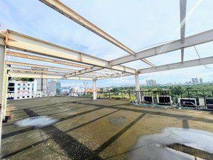 chính chủ cho thuê mặt bằng sân thượng 500m2 view 3 mặt góc 2 mặt tiền trần não , q2