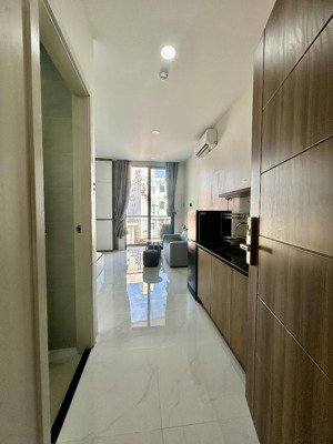 căn hộ dịch vụ - studio ban công thoáng - full nội thất - thang máy hầm xe - gần ngã tư phú nhuận