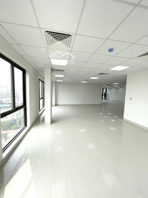 bán nhanh tòa văn phòng vị trí đắc địa cầu giấy full tiện ích pháp lý đầy đủ