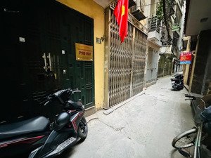 dân xây tt cầu giấy 42m x 5t 10.5tỷ 3gac thông, đỗ cửa, mặt ngõ kd tốt, tặng nội thất, giá đầu tư