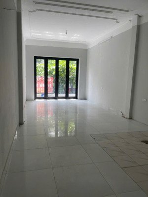cho thuê nhà mặt phố 75 triệu, 90m2x5 tầng tại hoàng hoa thám, quảng an, tây hồ, hà nội - hot