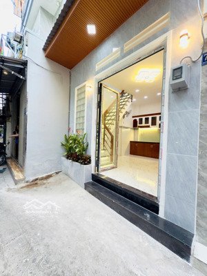 2,48 tỷ nhà mới p4q8 3,6 x 4,5 có hoàn công shr