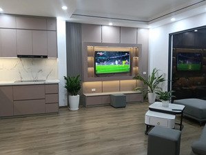 siêu phẩm phúc lợi long biên- 42m2 x 6 tầng x 2 thoáng sáng, ngõ thông gara ô tô, full nội thất