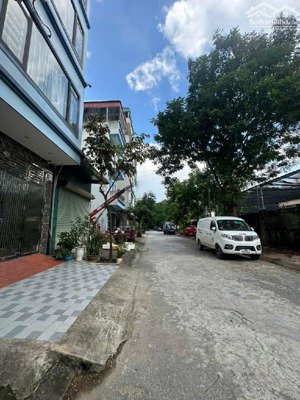 bán gấp. dv hàng bè -mậu lương. 50m/5t . phân lô vỉ hè. ô tô tránh đỗ. kinh doanh. để ở, văn phòng