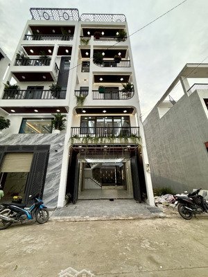 nhà bên công viên, dt:5x16m, lửng, 3lầu, 4pn, 6vs, p.thờ, gara ô tô, s.thượng, hướng đông, 7.45 tỷ