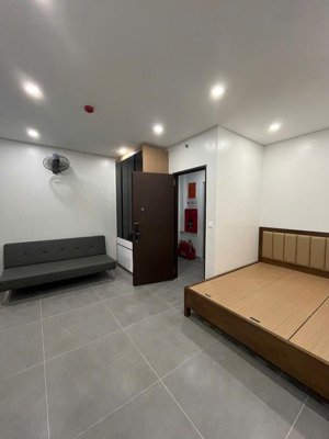 nhà mới xây trống 1 phòng 2 ngủ 1 khách ở được luôn