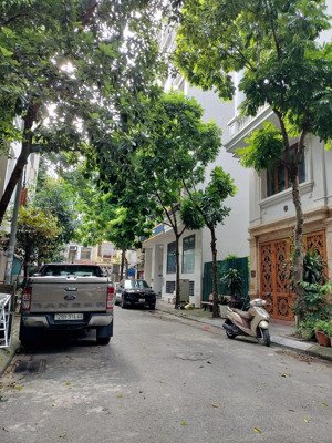 bán liền kề phố đại linh, trung văn - vỉa hè - thang máy - full nội thất - 22.5 tỷ.