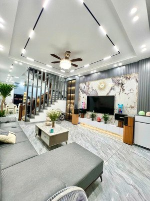 nhà siêu đẹp 59,5m2 xây 4 tầng trong khu dân cư hồ đá, sở dầu, hồng bàng. giá 6.4 tỷ