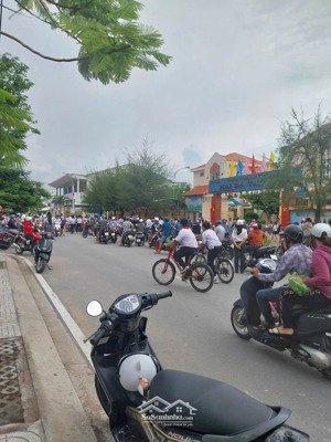 đất đường d8 (14m), giá: 33tr/m2, dt: 5x24m, đường lê thị tám, xã nhơn đức, nhà bè.