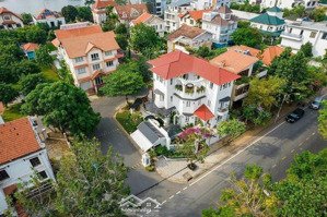 bán biệt thự nguyễn văn hưởng - góc 3 mặt tiền dt: 20m x 26,5m - hồ bơi sân vườn - 530m2