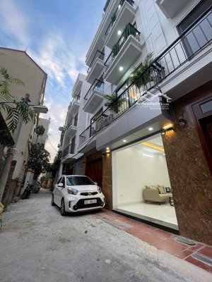 bán nhà trung tâm phường long biên - ô tô cất trong nhà - full nội thất xịn - 43m2, 5 tầng mới