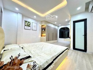 nhà đẹp giữa lòng đống đa - dt 40m - mt 4.5m - vài bước ra ô tô-sáng mở cửa đón nắng, chiều đón gió