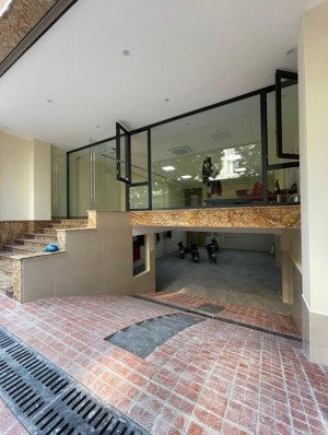 phú diễn 144m, 7 tầng thang máy, mt 8m. vỉa hè, oto tránh, kd tốt. 47 tỷ