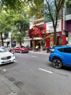 cần tiền bán gấp lô đất mặt tiền đường số 8 khu dân cư trung sơn ngang 6m dài 20m xây dựng tự do