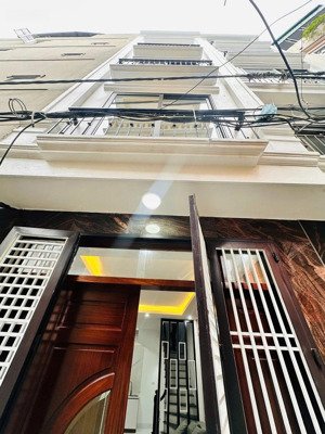 bán nhà tại thụy khuê tây hồ ô tô chánh, đỗ cửa, sát hồ tây sổ chính chủ