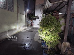 chỉ 2.5 tỷ! nhà 30m hẻm 1 trục sát mặt tiền linh đông