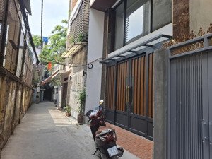 bán nhà 7 tầng thang máy. ô tô vào. ngõ hòa bình, phố minh khai