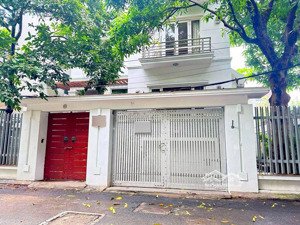 biệt thự vườn đào 203mx4 tầng-lạc long quân-tây hồ-khu bt đẳng cấp-an ninh tuyệt đối. giá: 125 tỷ