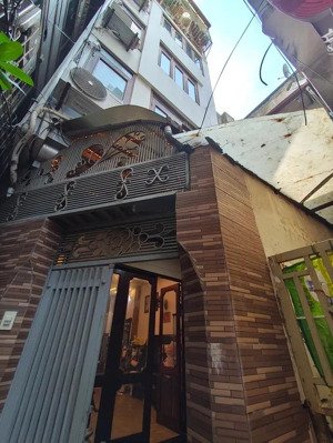 bán nhà tây sơn ,đống đa,hà nội
dt:50m. 5 t. 5 mt (10,9 tỷ)
cách phố vài bướ,ngõ rộng full nội thất
