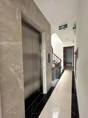 bán căn hộ dịch vụ võ chí công, hoàng quốc việt 42m2 x 6t thang máy lô góc full nt 12.3 tỷ