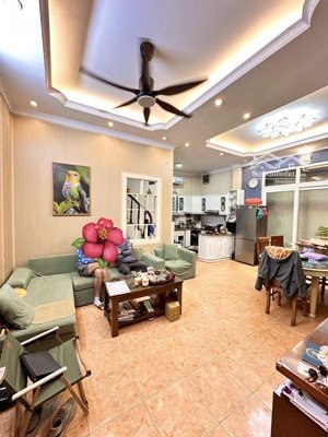 63m2 x 5 tầng - gần phố - 3 mặt thoáng - thiết kế dân xây