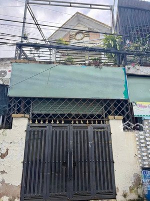 chính chủ cần bán trệt 1 lầu mt vững việt, tân đông hiệp. 3pn, 3wc. có ban công. đường thông.dt 74m