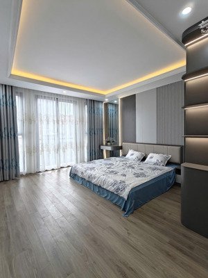 full nội thất, vài bước ra ngõ oto, nhà 6 tầng,thang máy, gần đh tài nguyên môi trường