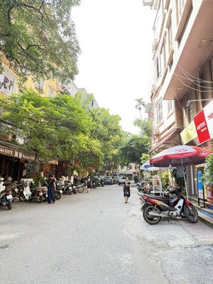 nhà lô góc 3 thoáng kinh doanh đỉnh mặt tiền 9m ô tô vào nhà - nhỉnh 23tỷ