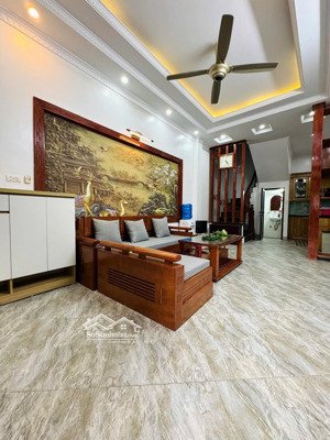 bán nhà thạch bàn long biên rẻ nhất khu vực 35m2 ngõ gần 3m không đối nhà, an sinh tuyệt vời