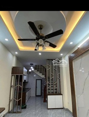 cho thuê nhà trọ 32m 5 tầng chỉ dưới 10 triệu