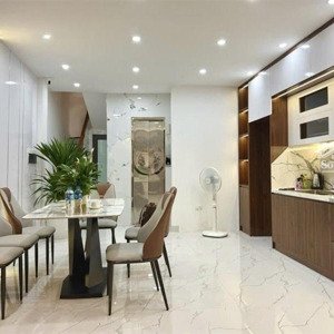 bán nhà tại xuân phương, giá hơn 7 tỷ, 40m2 6 tầng, thang máy , ngõ nông, full nội thất